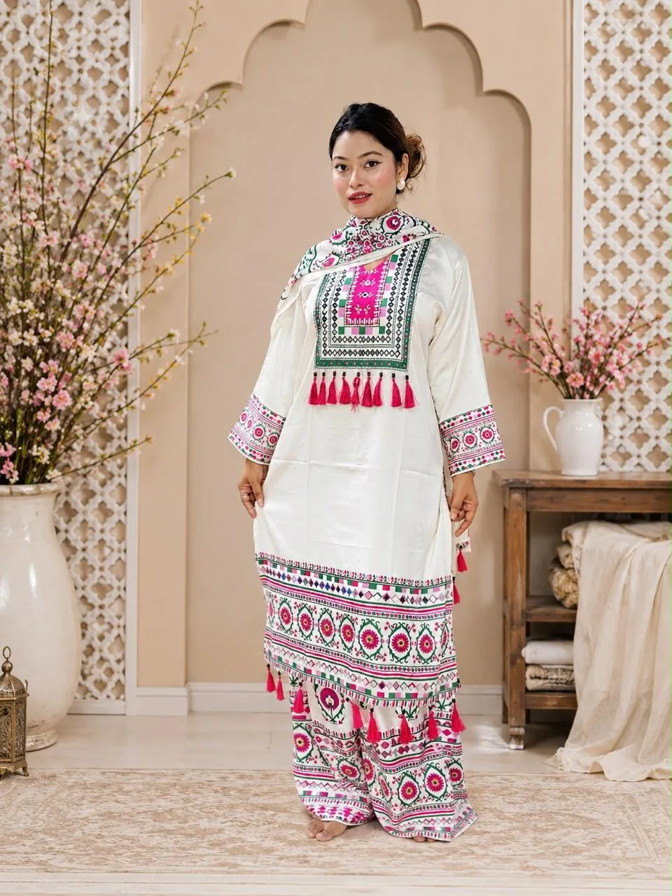 China Craft Silk Three Pis